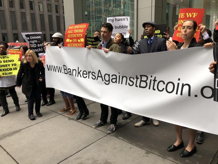 banchieri contro bitcoin