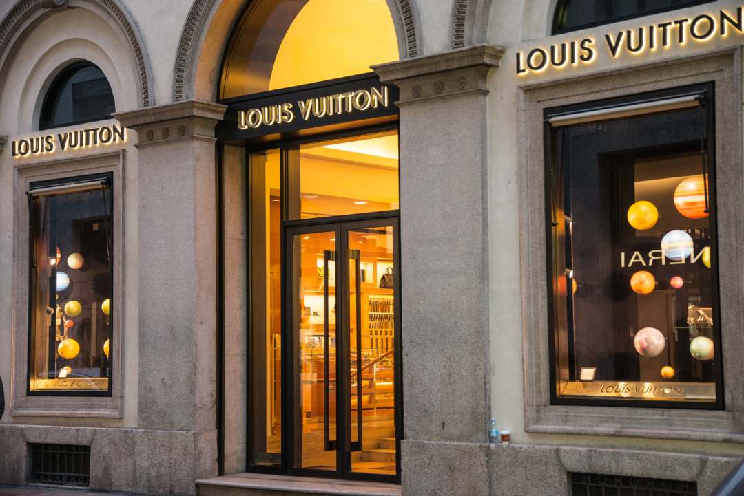 Louis Vuitton e Christian Dior sfilano sulla blockchain