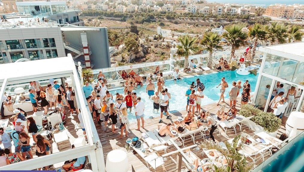 Malta AI & Blockchain Summit, un esclusivo party in piscina