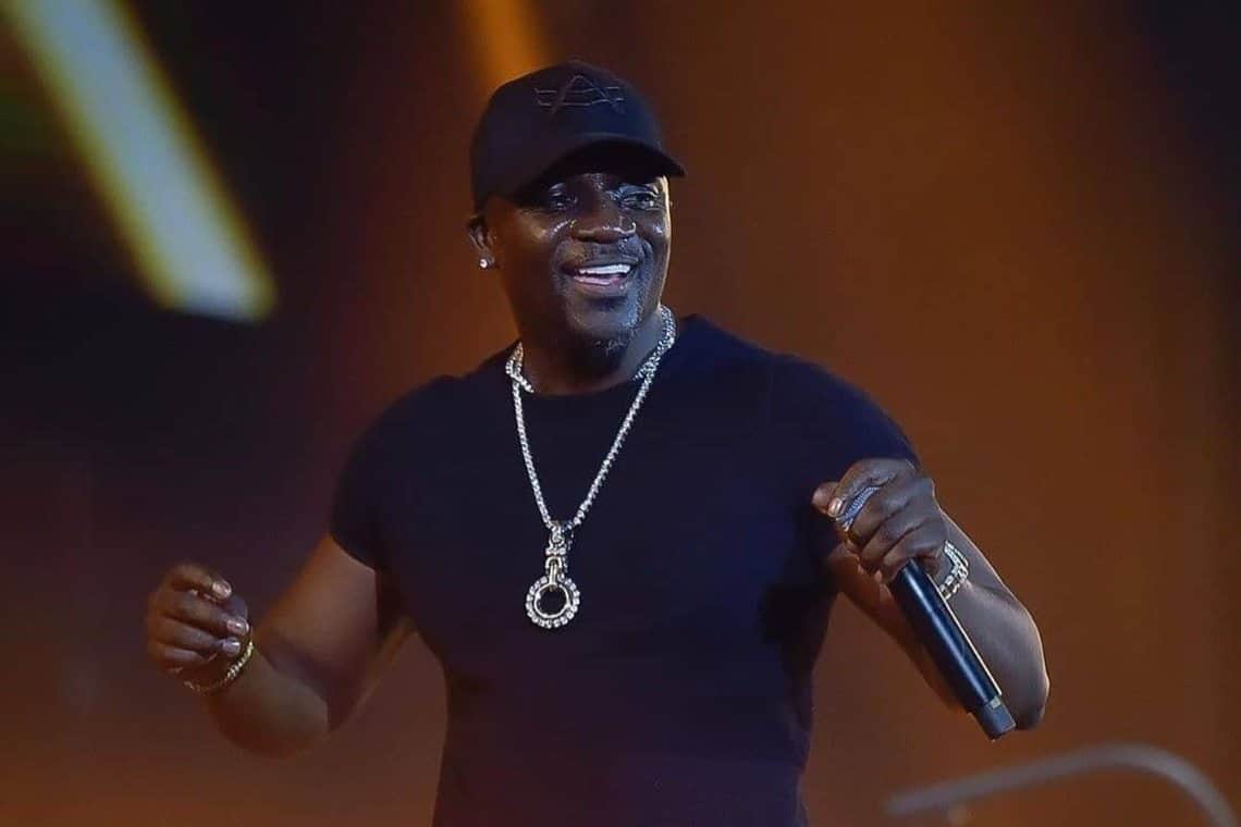 Akon porta l’assistenza sanitaria in Ruanda