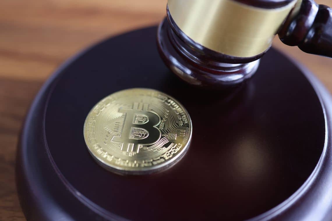 Bitcoin, voci di un’indagine del Tesoro Usa fanno crollare il mercato