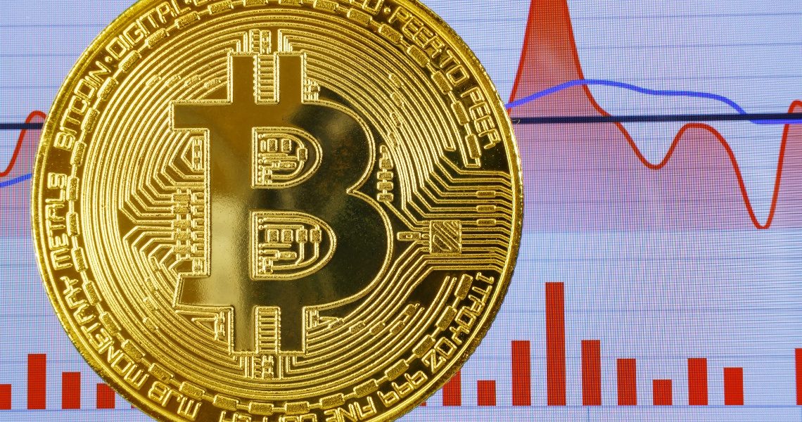 Bitcoin ed Ethereum in calo, Avalanche sale