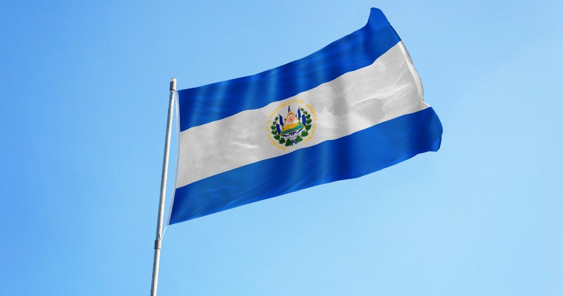 El Salvador e il “Buy the Dip” di Bitcoin: 100 BTC con 20% sconto