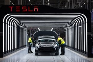 Tesla a Berlino: Elon Musk apre il primo stabilimento in Germania