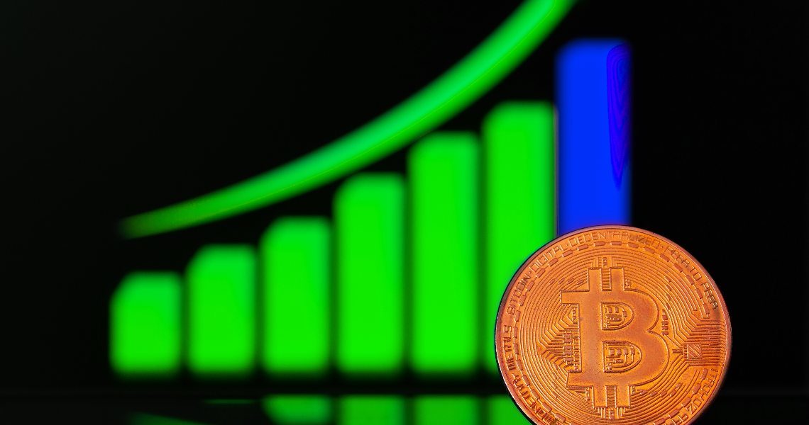 Analisi dei prezzi di Bitcoin ($39k), Ethereum ($2.5k) e Solana