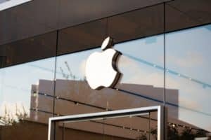 Apple permetterà agli sviluppatori di vendere NFT in giochi ed app