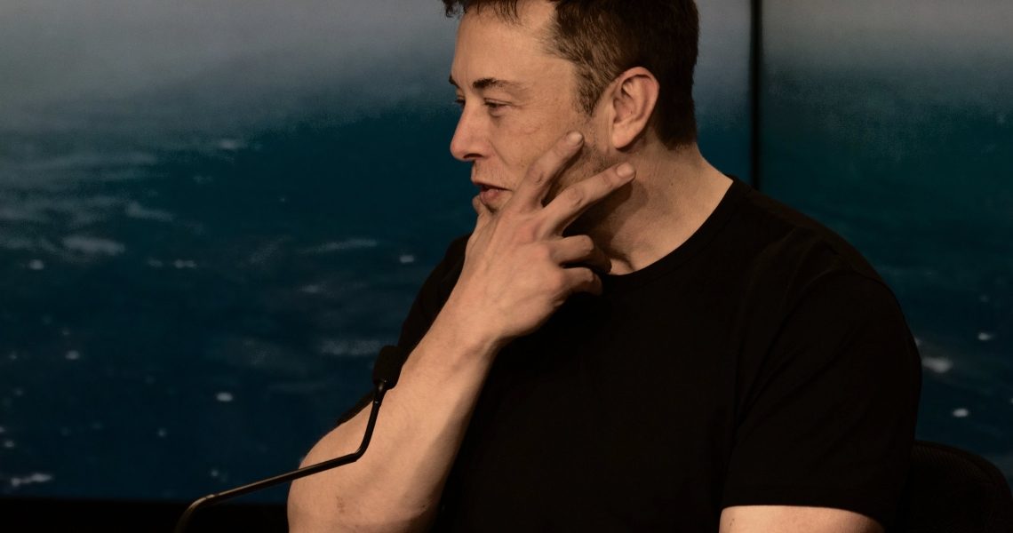 Elon Musk mette in guardia la Fed