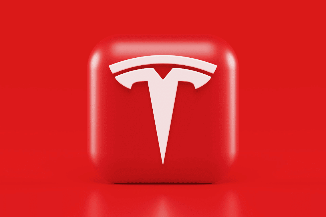 Elon Musk vende 19,5 milioni di azioni Tesla al valore di $3,95 miliardi