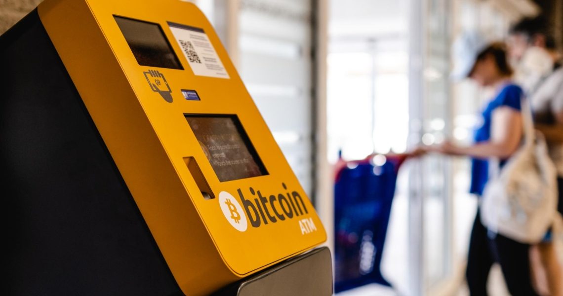 Il Regno Unito si schiera contro gli ATM Bitcoin non registrati