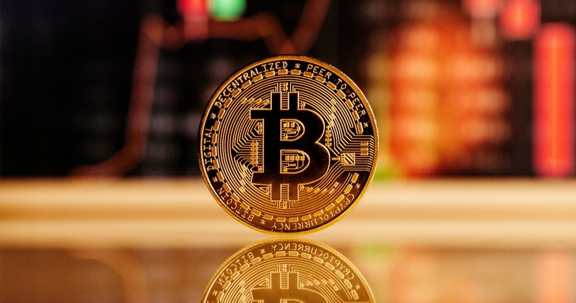 Il valore di Bitcoin scende sotto i 30.000 dollari: movimenti sospetti associati all’exchange Mt. Gox